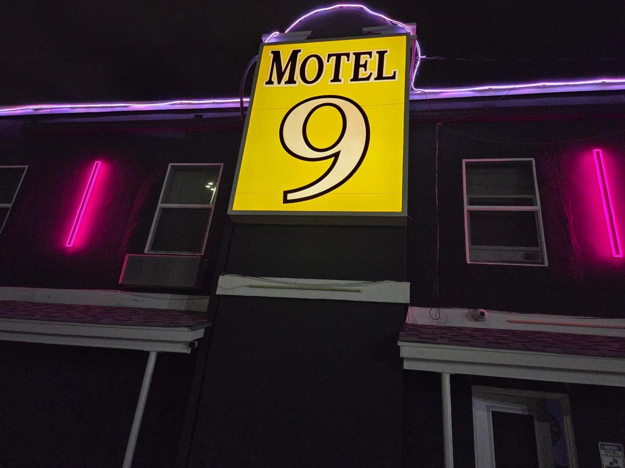 Motel 9 Laredo Exterior foto